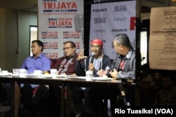 Lendo Novo (kedua kanan) dari Badan Pemenangan Nasional (BPN) Prabowo-Sandi mengatakan penangkapan Romy bisa menimbulkan ketidakpercayaan masyarakat terhadap pemerintah, Jakarta, 16 Maret 2019. (Foto: Rio Tuasikal/VOA)