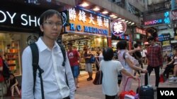 香港人口政策關注組召集人譚凱邦認為，大陸自由行政策涉及政治問題 (美國之音湯惠芸拍攝)