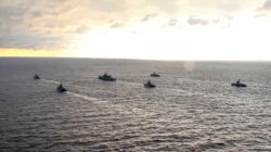 Kapal-kapal perang Rusia melakukan latihan militer di perairan Krimea, Laut Hitam tahun lalu (foto: dok).