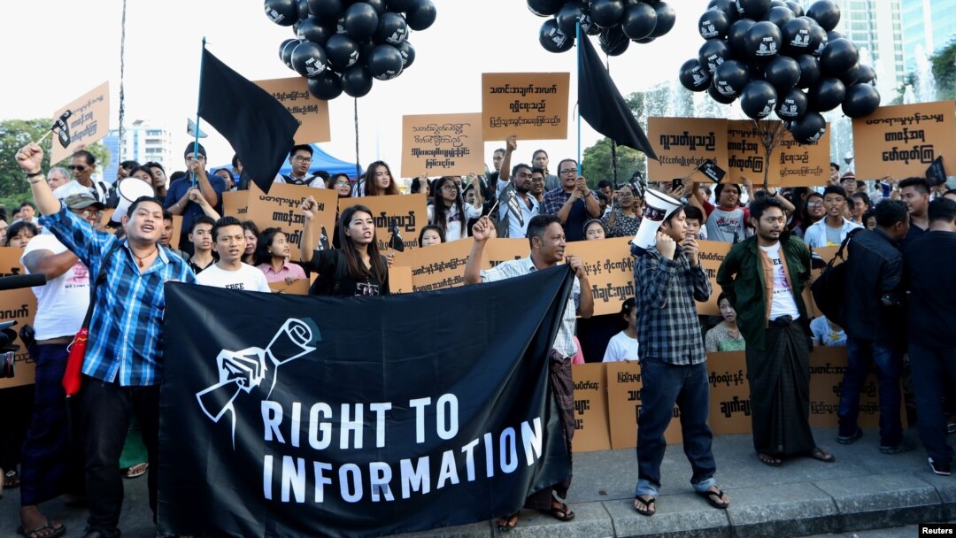 Myanmar press freedom advocates and youth activists hold a demonstration demanding the freedom of two jailed Reuters journalists Wa Lone and Kyaw Soe Oo in Yangon, Myanmar September 16, 2018. REUTERS/Ann Wang - RC1F401818F0