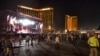 Lokasi konser festival Route 91 Harvest, dengan latar belakang Mandalay Bay Hotel di belakang panggung, di Las Vegas Boulevard South, Las Vegas, Nevada, 1 Oktober 2017.