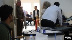 Irak koristi mašine za elektronsko glasanje i biračke identifikacije da bi sprečio prevare na prvim izborima od kad je poražena ID. 