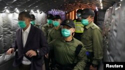 Taipanmedia Jimmy Lai, pendiri Apple Daily, meninggalkan Pengadilan Banding Akhir, di Hong Kong, Cina, 31 Desember 2020. (Foto: Reuters)