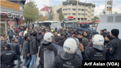 Li Wanê dema hêzên ewlekarîyê êrîşî girsehê dike