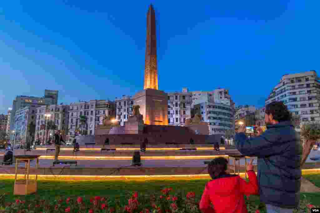 Cairo’s Tahir Square was decorated with an ancient obelisk from the biblical city of San el-Haggar and statues from the famed Karnak Temple in Luxor, April 3, 2021.(Hamada Elrasam/VOA)