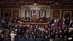 Ketua DPR Paul Ryan mengambil sumpah para anggota DPR saat dimulainya sidang Kongres AS ke-115 di Gedung Capitol, Washington DC, 3 Januari 2017. (AP Photo/J. Scott Applewhite) 