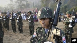 KNU တပ်ဖွဲ့ဝင်အချို့။ (ဇန်နဝါရီ ၃၁၊ ၂၀၀၄)