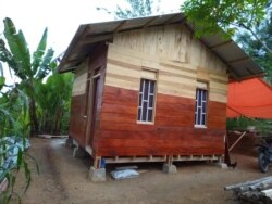 Model Huntara yang dibangun dengan pendekatan Individual shelter oleh Yayasan Sayangi Tunas Cilik di desa Sungku, Kecamatan Kulawi, Kabupaten Sigi, Sulawesi Tengah. (Foto: Dewi Sri Sumanah/Save the Children Indonesia)