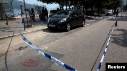 受害人劉進圖的汽車被警戒線圍住。(2014年2月26日)