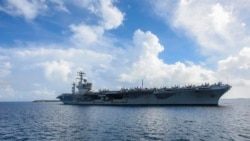 美國尼米茲號航母前往菲律賓海前2020年6月24日停靠關島（美國海軍照片）