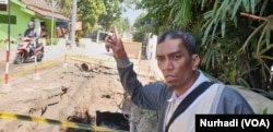 Baharuddin Kamba dari Forpi Kota Yogya di lokasi proyek yang menjadi obyek OTT KPK. (Foto:VOA/Nurhadi)
