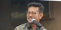 Menteri Pertanian, Syahrul Yasin Limpo, saat meresmikan pasar murah bawang putih impor dan cabai di Solo, Kamis, 13 Februari 2020. (Foto : VOA/ Yudha Satriawan)