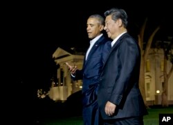 President Barack Obama and Chinese President Xi Jinping, right, walk on the North Lawn of the White House in Washington, Thursday, Sept. 24, 2015.
