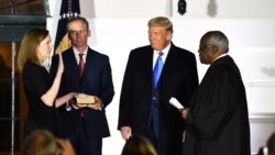 Amy Coney Barrett jura como juíza do Supremo Tribunal