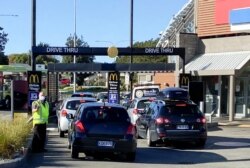 People queue up for takeaway food as a nationwide coronavirus disease (COVID-19) lockdown eases in Wellington, New Zealand, Sept. 1, 2021.
