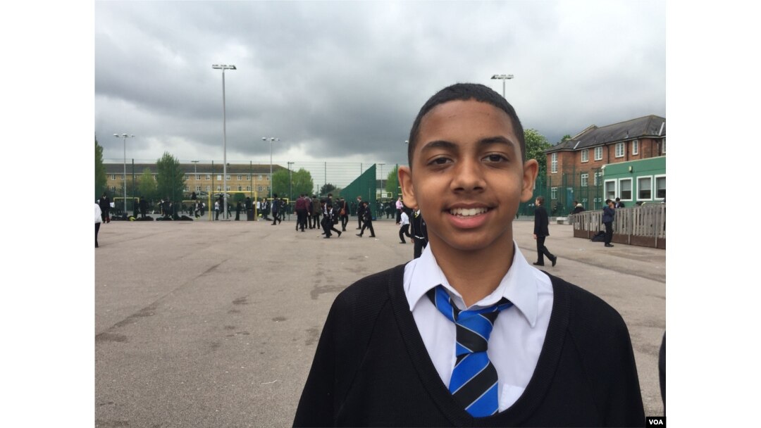 "He's a Muslim, he came to this school and now he is mayor of London, the first Muslim mayor of London," said 15-year-old Shakir Bouamri, a student at South London's Ernest Bevin College. (L. Ramirez/VOA)