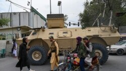 Taliban fighters patrol along a street in Kabul on August 17, 2021, as the Taliban moved to quickly restart the Afghan capital following their stunning takeover of Kabul and told government staff to return to work. (Photo by Wakil KOHSAR / AFP)