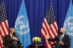 Presiden AS Joe Biden bertemu dengan Sekretaris Jenderal PBB Antonio Guterres pada sesi ke-76 Majelis Umum PBB di New York City, AS, 20 September 2021. (Foto: REUTERS/Kevin Lamarque)