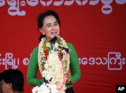 Myanmar's opposition leader Aung San Suu Kyi speaks during an election campaign for her National League for Democracy party, Sept 27, 2015.