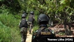 Operasi Tinombala 2016 untuk mencegah pengaruh kelompok Santoso pada masyarakat. (VOA/Yoanes Litha)