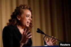 Komedian Michelle Wolf tampil pada Jamuan Makan Malam Asosiasi Koresponden Gedung Putih, 28 April 2018. (Foto: dok).