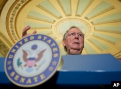 Pemimpin Mayoritas Senat AS, Mitch McConnell di Gedung Capitol, Washington, 12 Juli 2016. (Foto: dok).
