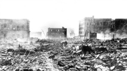 Atomska bomba razorila je Hirošimu 6. avgusta 1945. Tri dana kasnije, SAD su bacile drugu bombu na Nagasaki.