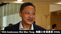 香港和平佔中發起人戴耀廷獲准保釋後表示，仍然會堅持公民抗命的理念與香港人同行 (攝影：美國之音湯惠芸）