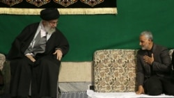 Qassem Soleimani duke përshëndetur Ajatollahun më 27 mars 2015