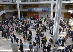 Para siswa di Rothman Winter Garden University of Chicago Booth School of Business. (Foto: Courtesy/Chicago Booth School of Business)