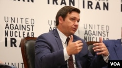 ران دو سانتیس، فرماندار فلوریدا، از مخالفان سرسخت جمهوری اسلامی در کنگره آمریکا بود