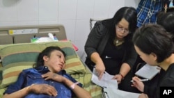 Polisi Hong Kong menanyai Erwiana Sulistyaningsih saat mantan TKI tersebut dirawat di rumah sakit di Sragen.