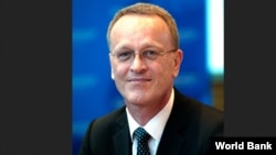 ကမ္ဘာ့ဘဏ်အရာရှိ Bert Hofman