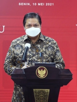 Menko Perekonomian Airlangga Hartarto menyebut tarif vaksinasi gotong royong sebesar Rp500.000. (Foto: Biro Setpres)