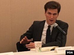 新美国安全中心研究员艾小磊(2016年10月12日，美国之音钟辰芳拍摄)