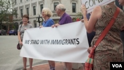 Pro-immigration activists blame immigrant labor shortages on Trump administration rhetoric that has fueled fears among the immigrant community. (M. Kornely/VOA)
