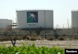 Tangki-tangki minyak di kantor pusat Saudi Aramco, kota Damam. (Foto: Dok)