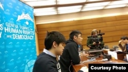 周永康（右）及岑敖暉日內瓦人權與民主高峰會上應邀演講（香港學聯facebook圖片）