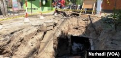 Jaksa pengawas proyek saluran air senilai Rp 8,3 miliar ini justru minta bagian uang dari pelaksana proyek. (Foto:VOA/Nurhadi)