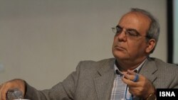 عباس عبدی، از فعالان سیاسی اصلاح طلب