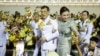 Raja Thailand Maha Vajiralongkorn dan Ratu Suthida di The Grand Palace di Bangkok, Thailand, 1 November 2020. (Foto: REUTERS/Athit Perawongmetha)