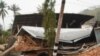 Petugas Birma Mencari Korban Gempa
