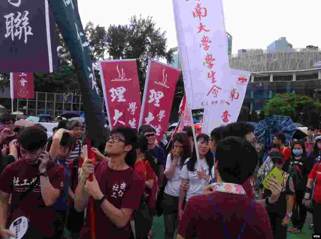 數萬港人參加七一大游行誓言守護香港(美國之音海彥拍攝)