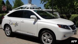 Kendaraan tanpa pengemudi milik Google terlihat di Mountain View, California, Mei 2014.