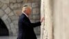 Presiden AS Donald Trump menyentuh Tembok Barat di Yerusalem hari Senin (22/5).