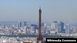  Paris