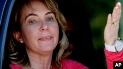 Former Arizona U.S. Rep. Gabrielle Giffords blows kisses to the media, waves, and says "it was wonderful" as she briefly describes her skydiving experience, Jan. 8, 2014, in Eloy, Arizona.