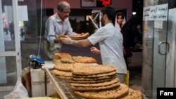 یک نانوایی در تهران. آرشیو