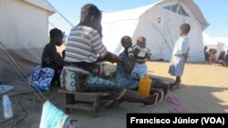 Vítimas do ciclone Idai num centro de acolhimento na Beira
