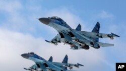 俄羅斯兩架蘇-27戰鬥機2018年12月6日飛越烏克蘭一個軍事基地 
